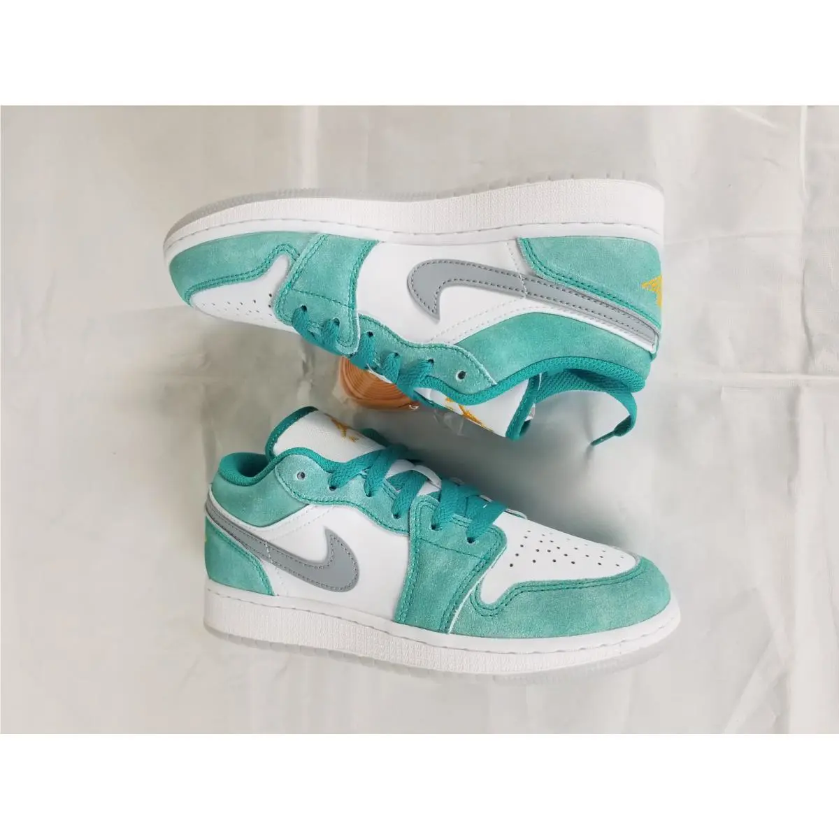 Nike shoes - Air Jordan 1 Low SE - Green 3