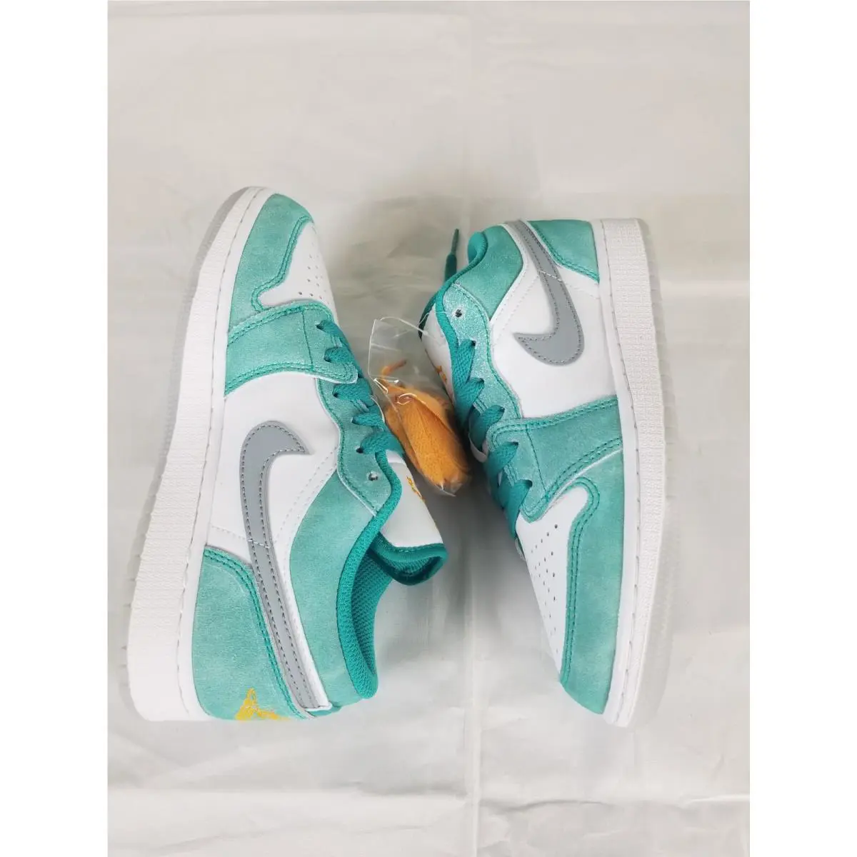Nike shoes - Air Jordan 1 Low SE - Green 4