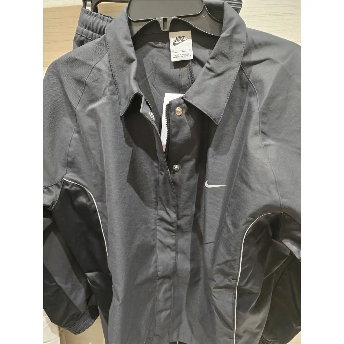2025-NWTS-NIKE Womens Woven Jacket Size Xl BLACK-HQ3750