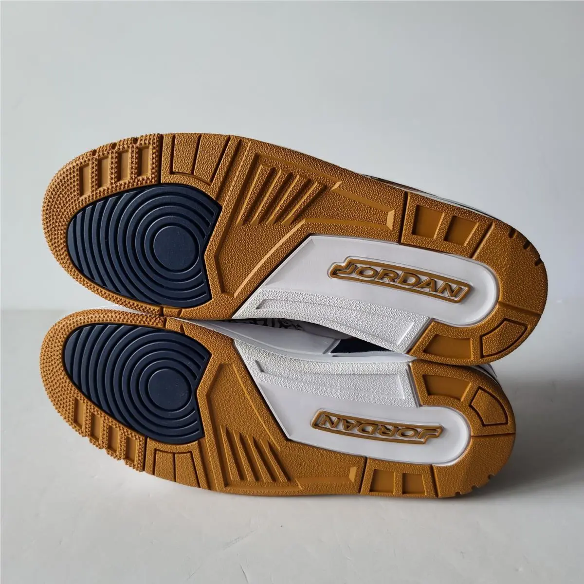 Nike shoes - Jordan Legacy 312 - Legacy - AQ4160-140 - Brown 3
