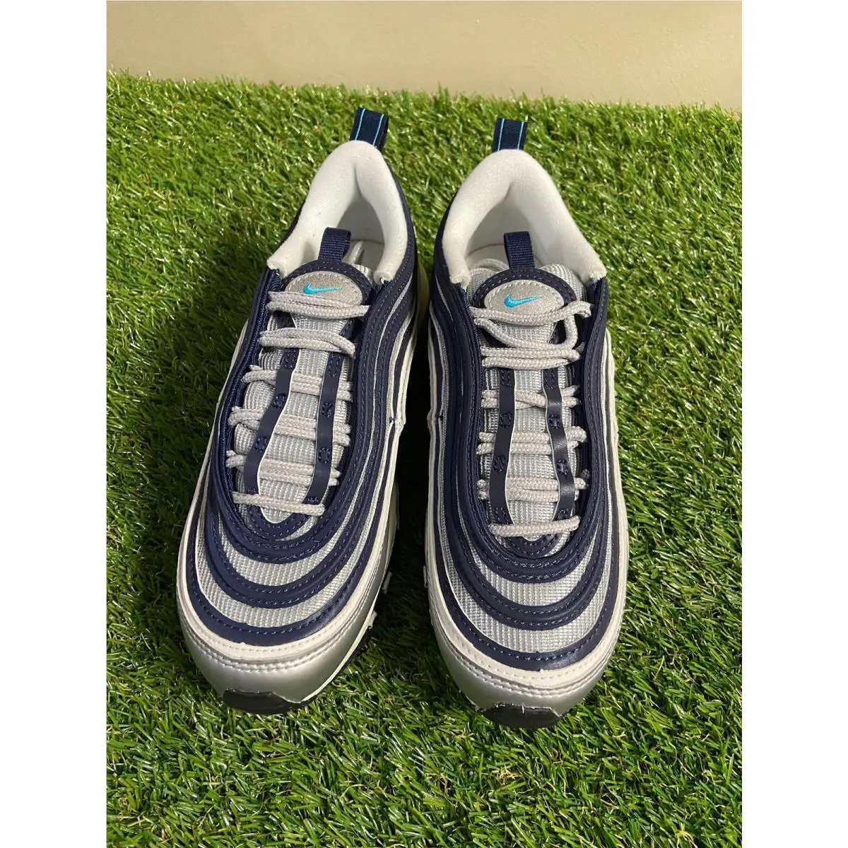 Nike shoes - Silver 4