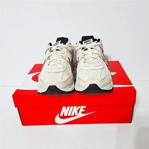 Nike shoes - Silver (UPC: 197593619600) 1