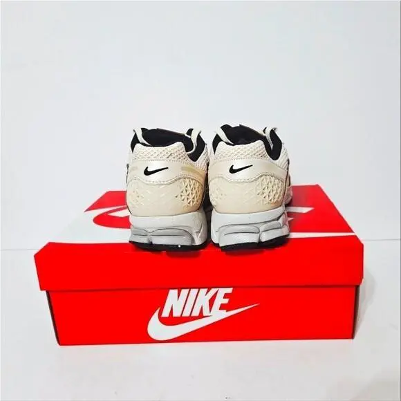 Nike shoes - Silver (UPC: 197593619600) 2