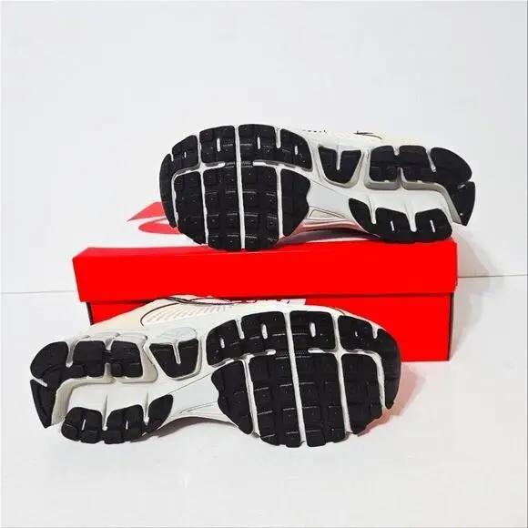 Nike shoes - Silver (UPC: 197593619600) 3
