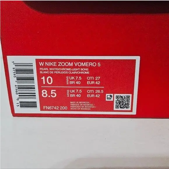 Nike shoes - Silver (UPC: 197593619600) 4