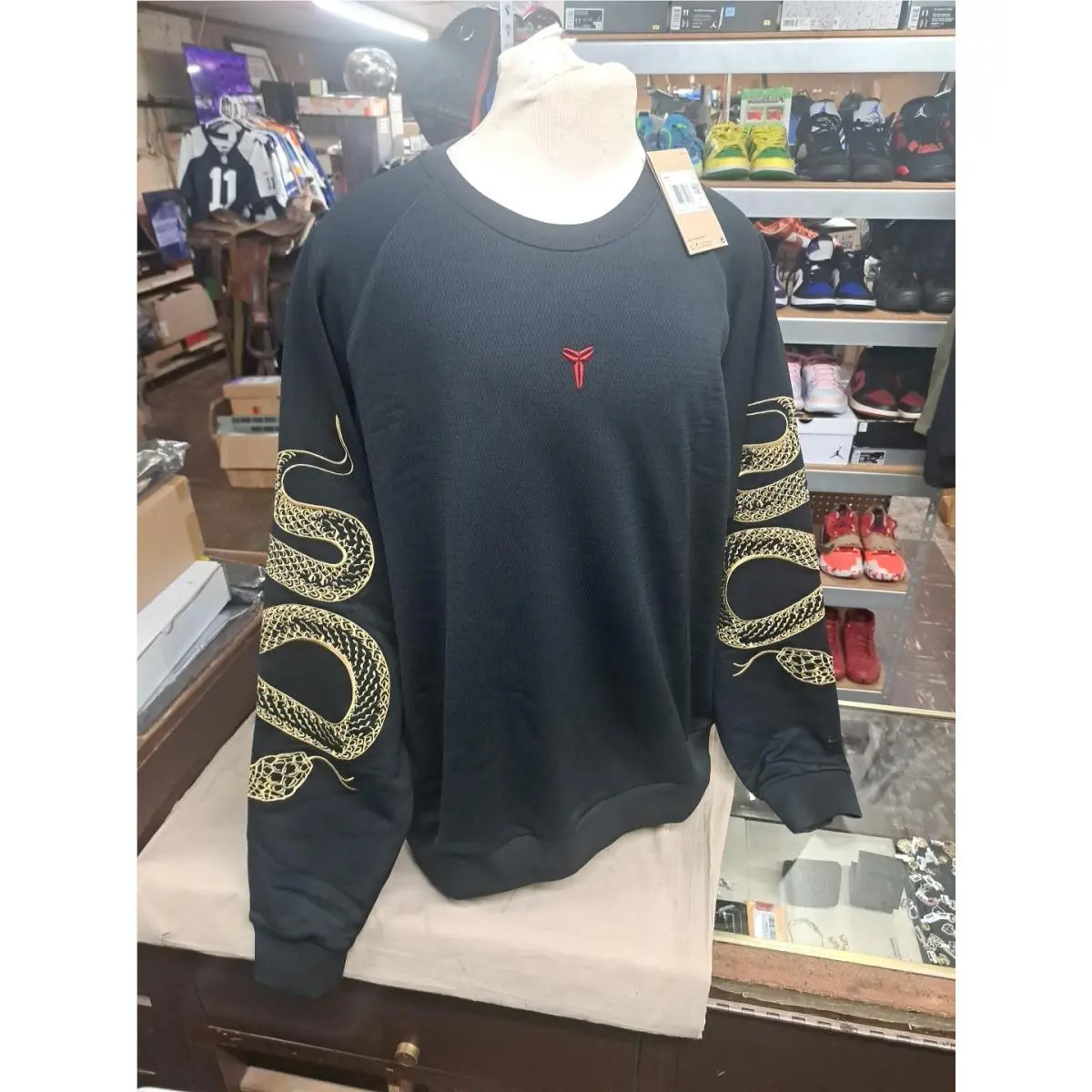 Nike Kobe Year Of Mamba Therma Basketball Crewneck Sweatshirt Size 2XL HQ4697-010