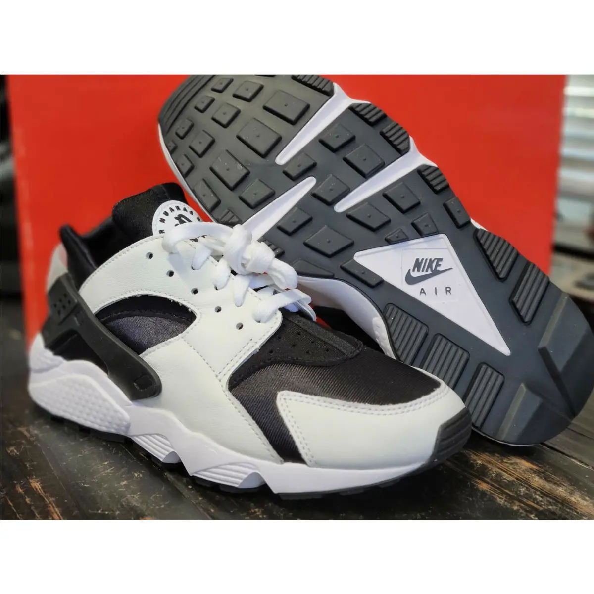 Nike shoes - Black (UPC: 194955987209) 1
