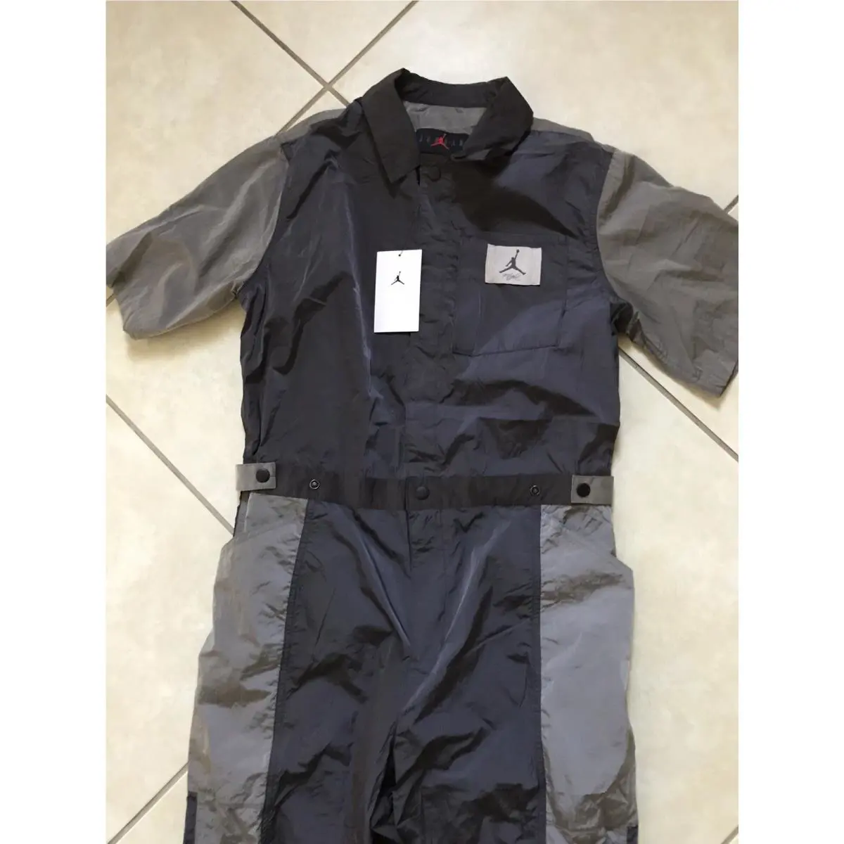 Nike clothing - Gray (UPC: 0195239804878) 3