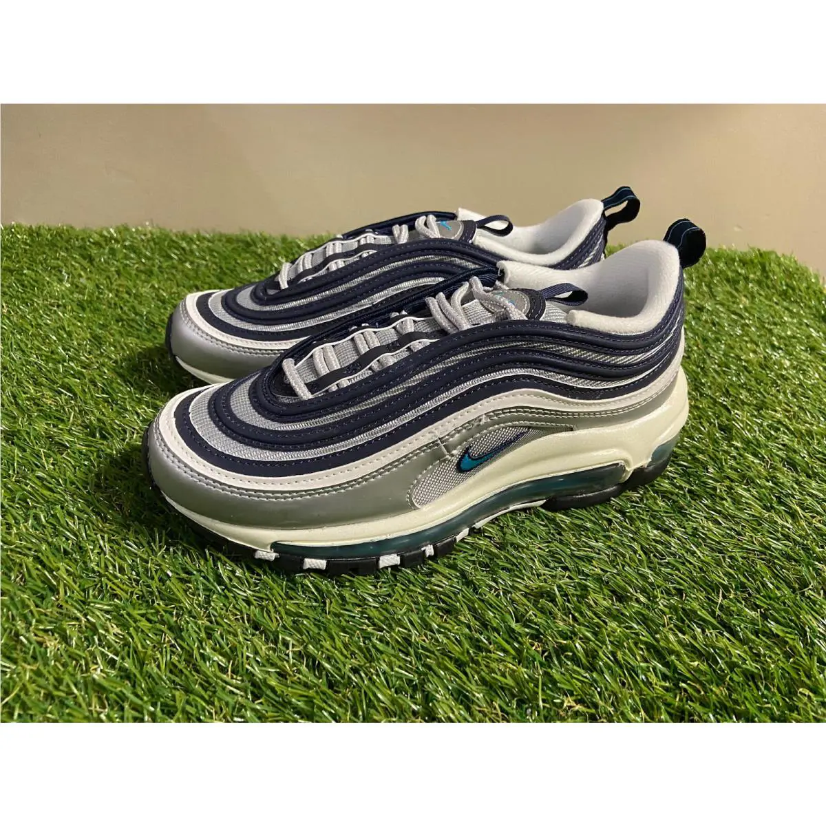 Nike shoes - Silver 5