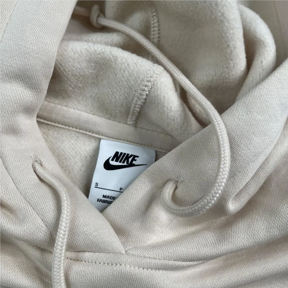 Nike clothing - Cream Red (UPC: 196150621728) 0