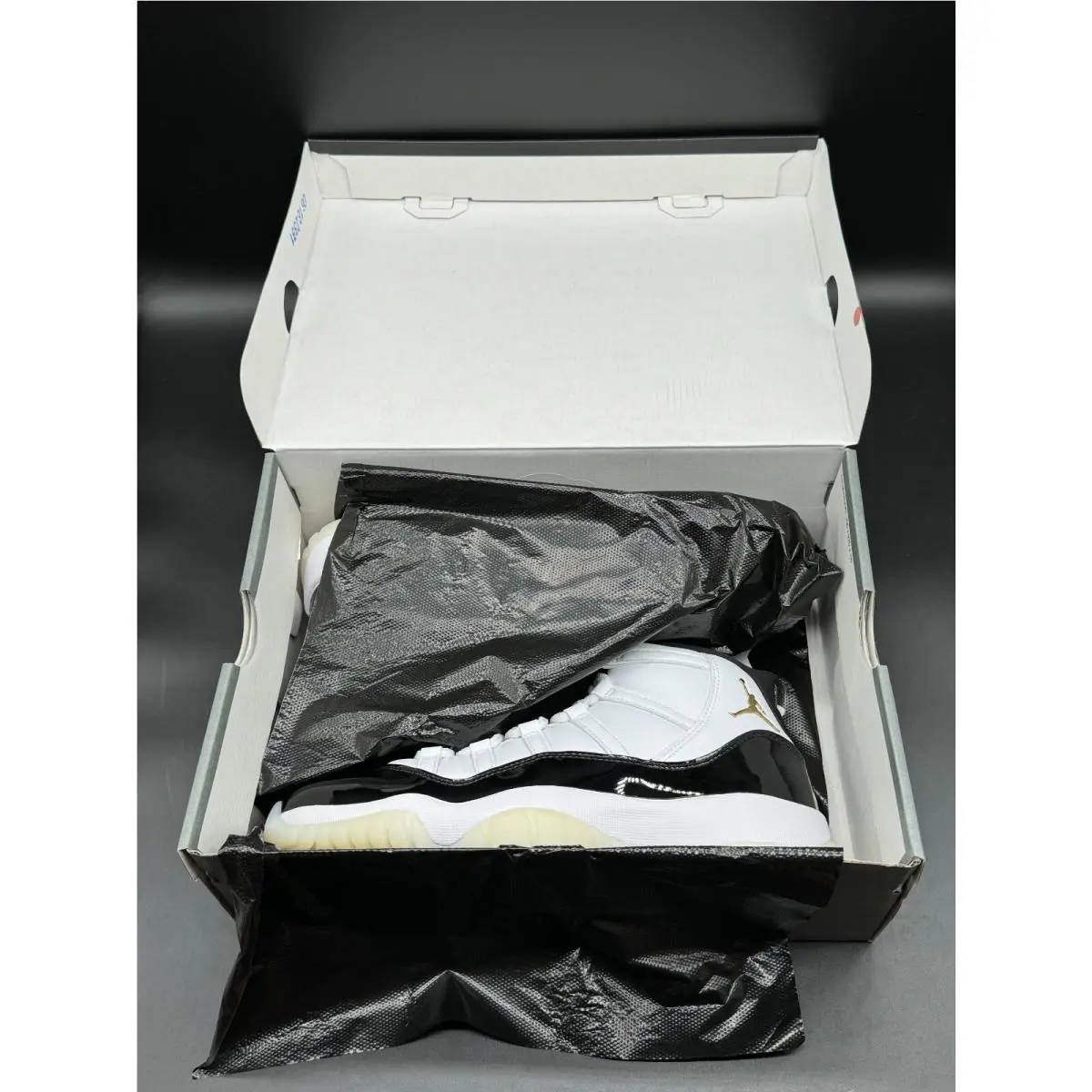 Nike shoes - Air Jordan 11 - Air - White 9