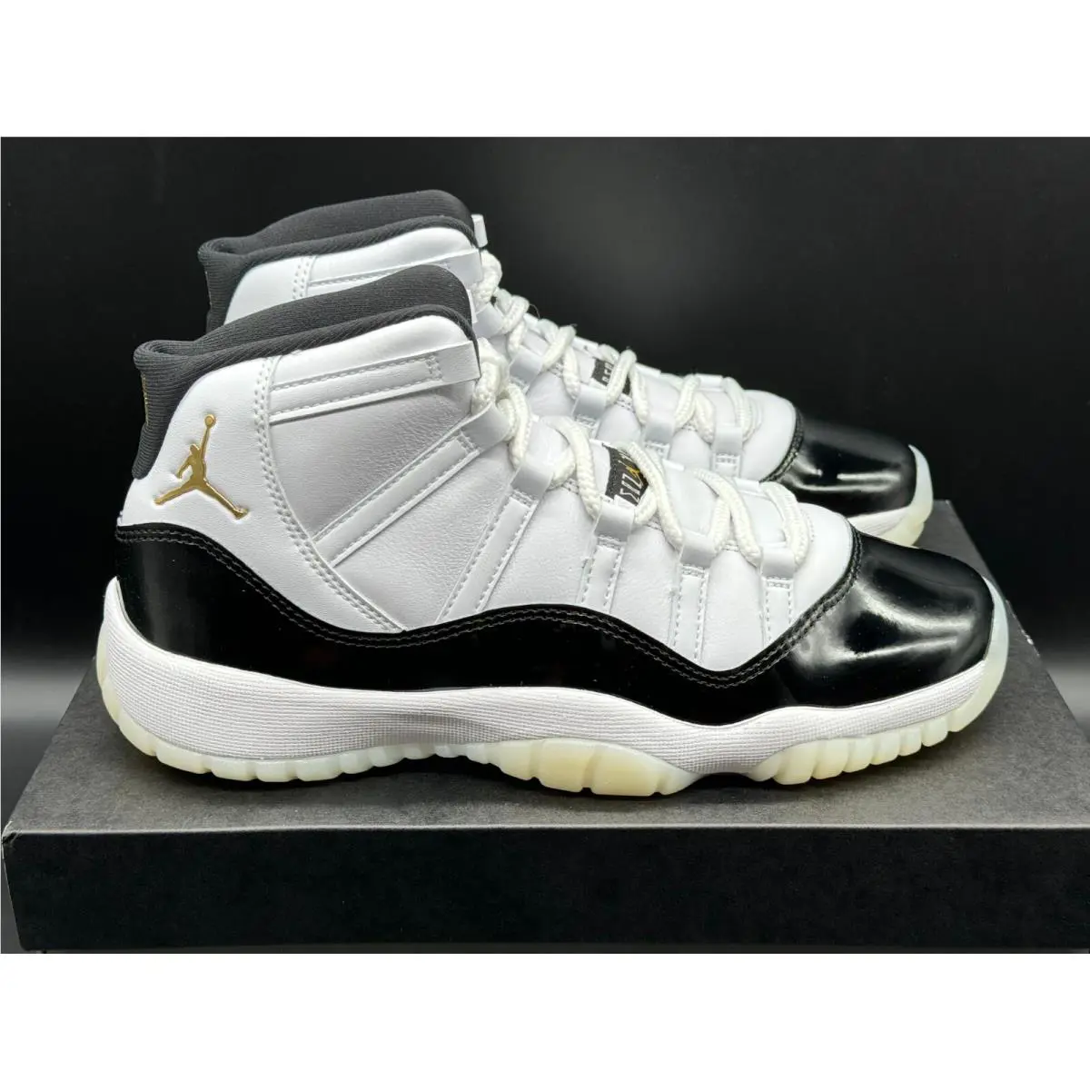 Nike shoes - Air Jordan 11 - Air - White 1