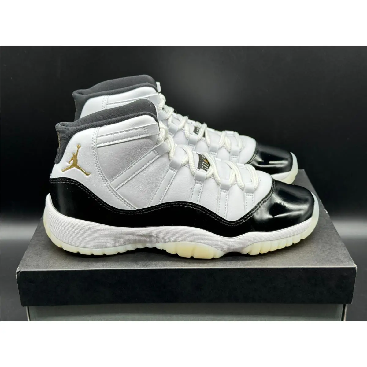 Nike shoes - Air Jordan 11 - Air - White 2