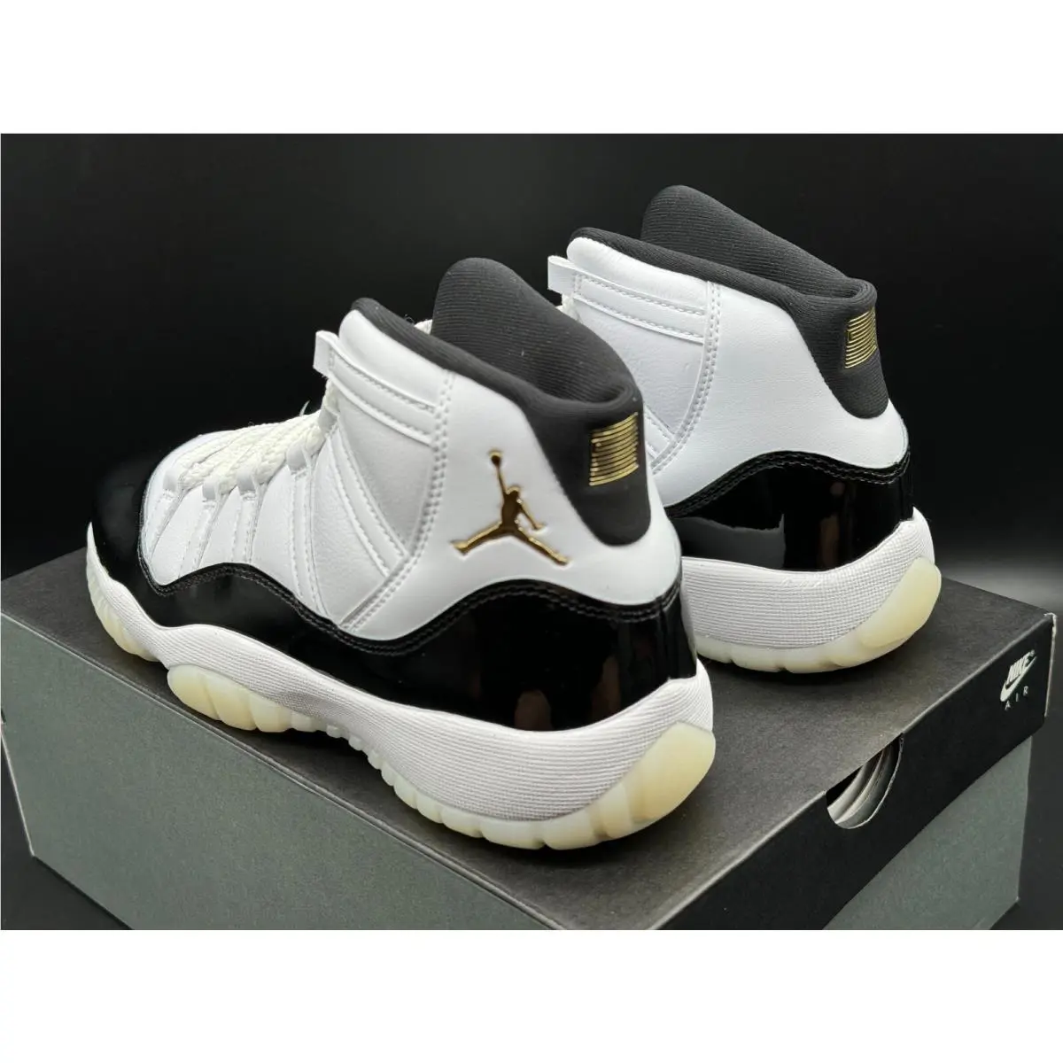 Nike shoes - Air Jordan 11 - Air - White 3