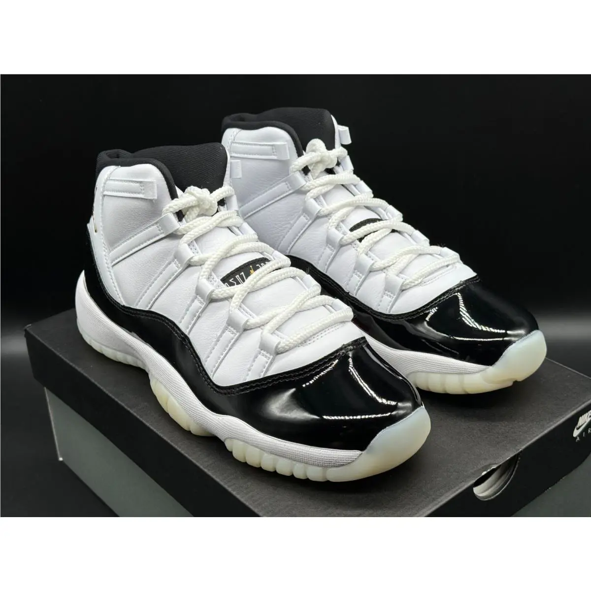Nike shoes - Air Jordan 11 - Air - White 5