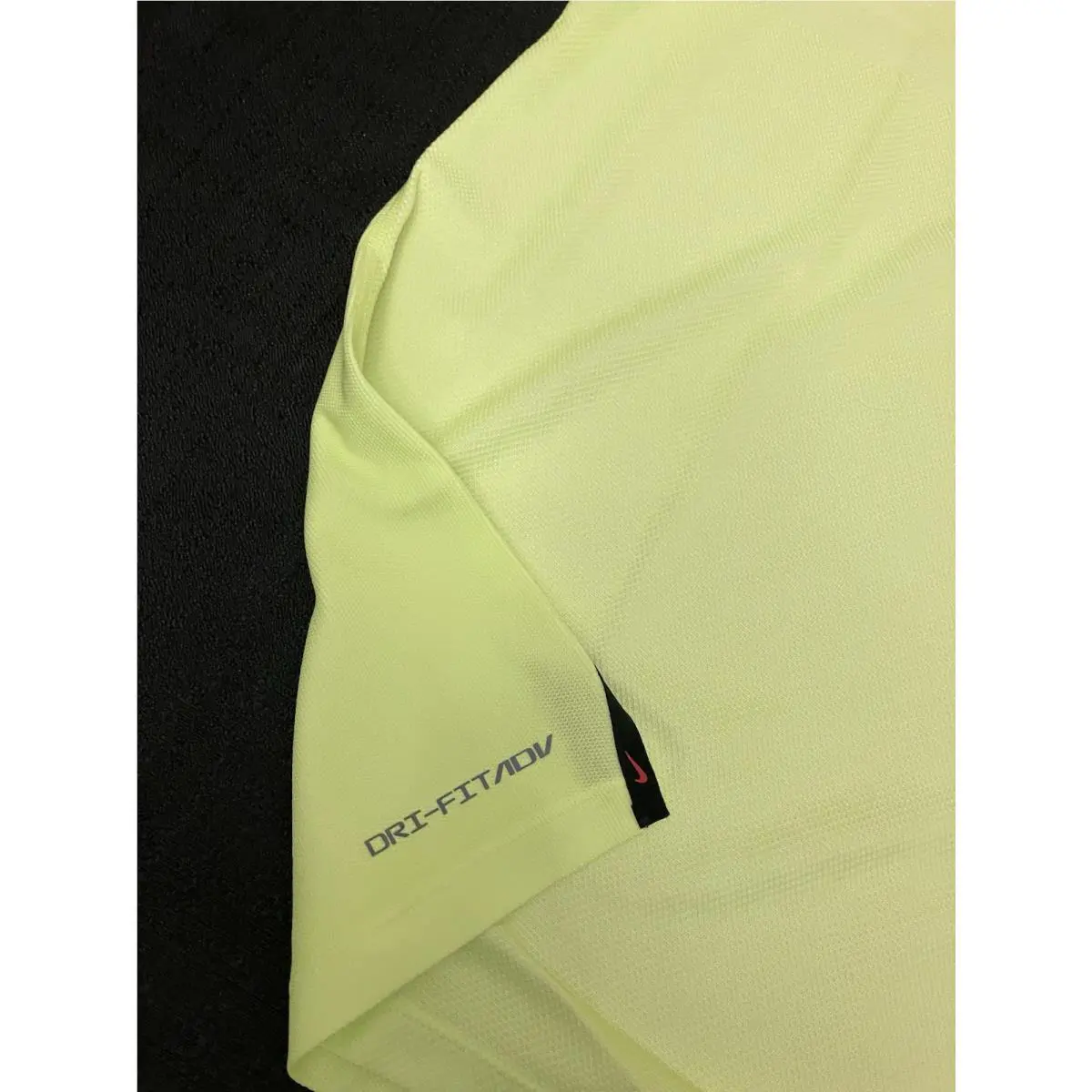 Nike clothing - Tiger Woods ADV Polo - Tiger Woods ADV Polo - Barely Volt Black 3