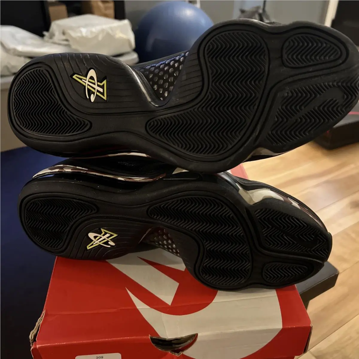 Nike shoes - Nike Air Penny V - Air Penny - 628569-307 - Black (UPC: 887229343527) 1