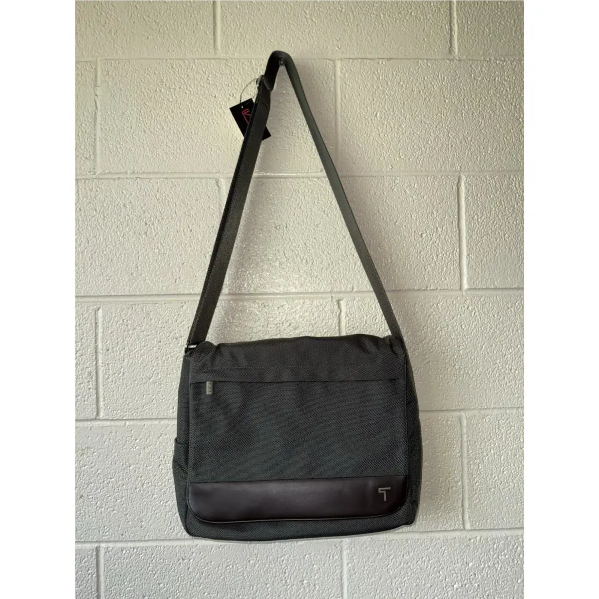 Tumi Messenger Tech Bag Ballistic Nylon Leather Trim Green Unisex