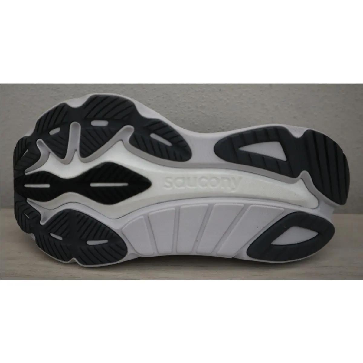 Saucony shoes - Saucony Hurricane 24 - Hurricane - S10933-100 - Black (UPC: 195020426739) 8