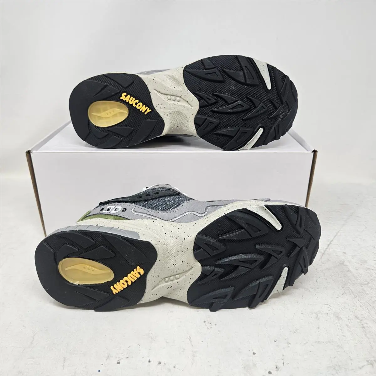 Saucony shoes - Saucony 3D Grid Hurricane - Grid Hurricane - S70670-1 - Grey / Grey / Green (UPC: 195017559082) 1