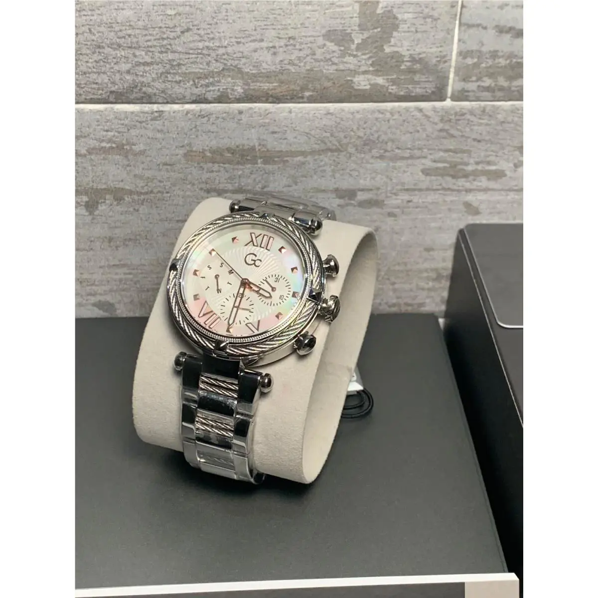 Guess Collection Gc Ladies Chic Multifunctional Watch Y16001L1