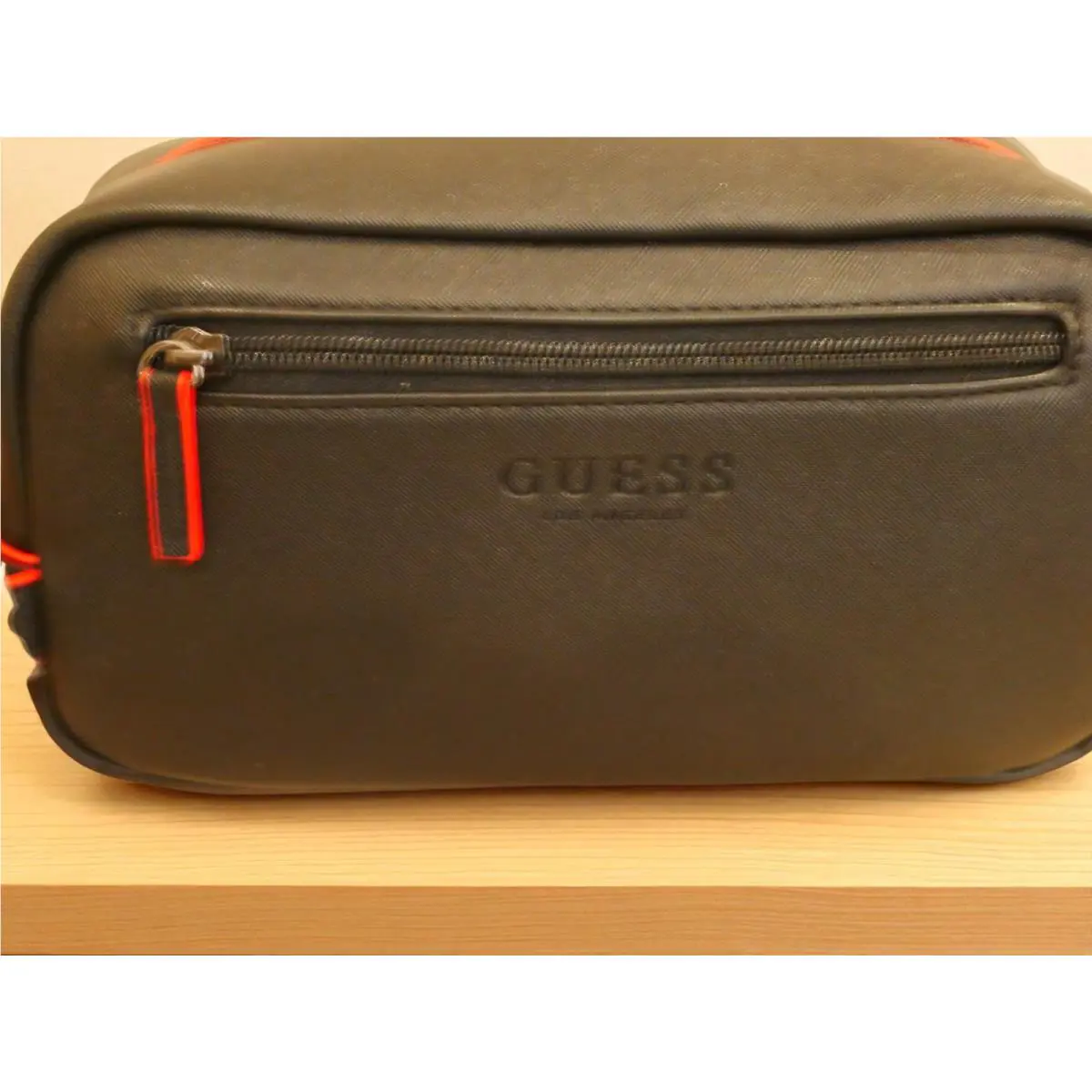 Men`s Guess Black Red Leather Handle Toiletry Travel Case Bag Front Pocket