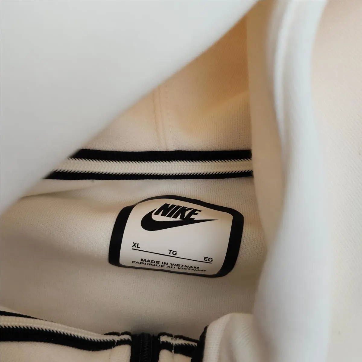 Nike clothing - Ivory 3