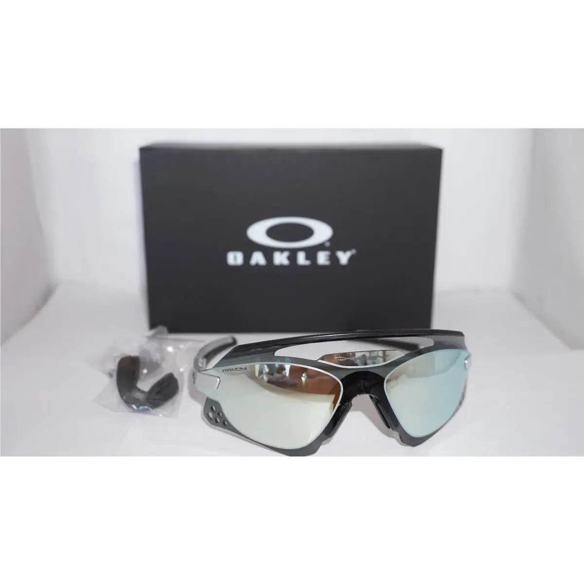 Sunglasses Xeus AG Limited Ed Silver Black Silver Mirrror OO9226-0147 by Oakley