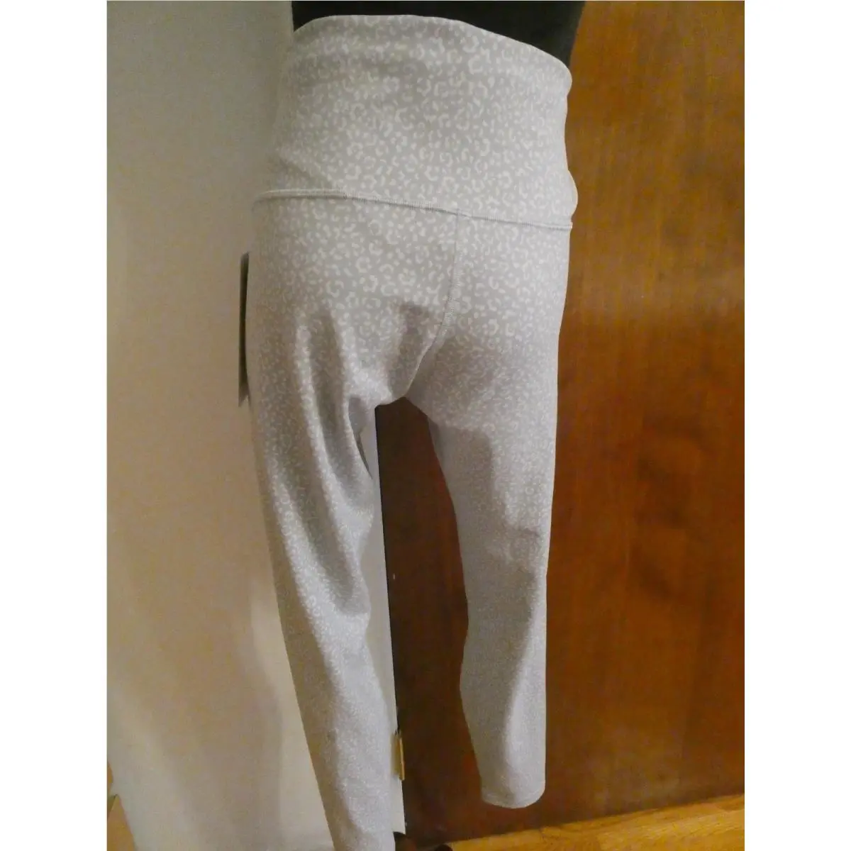 Lululemon clothing - Gray/White 12
