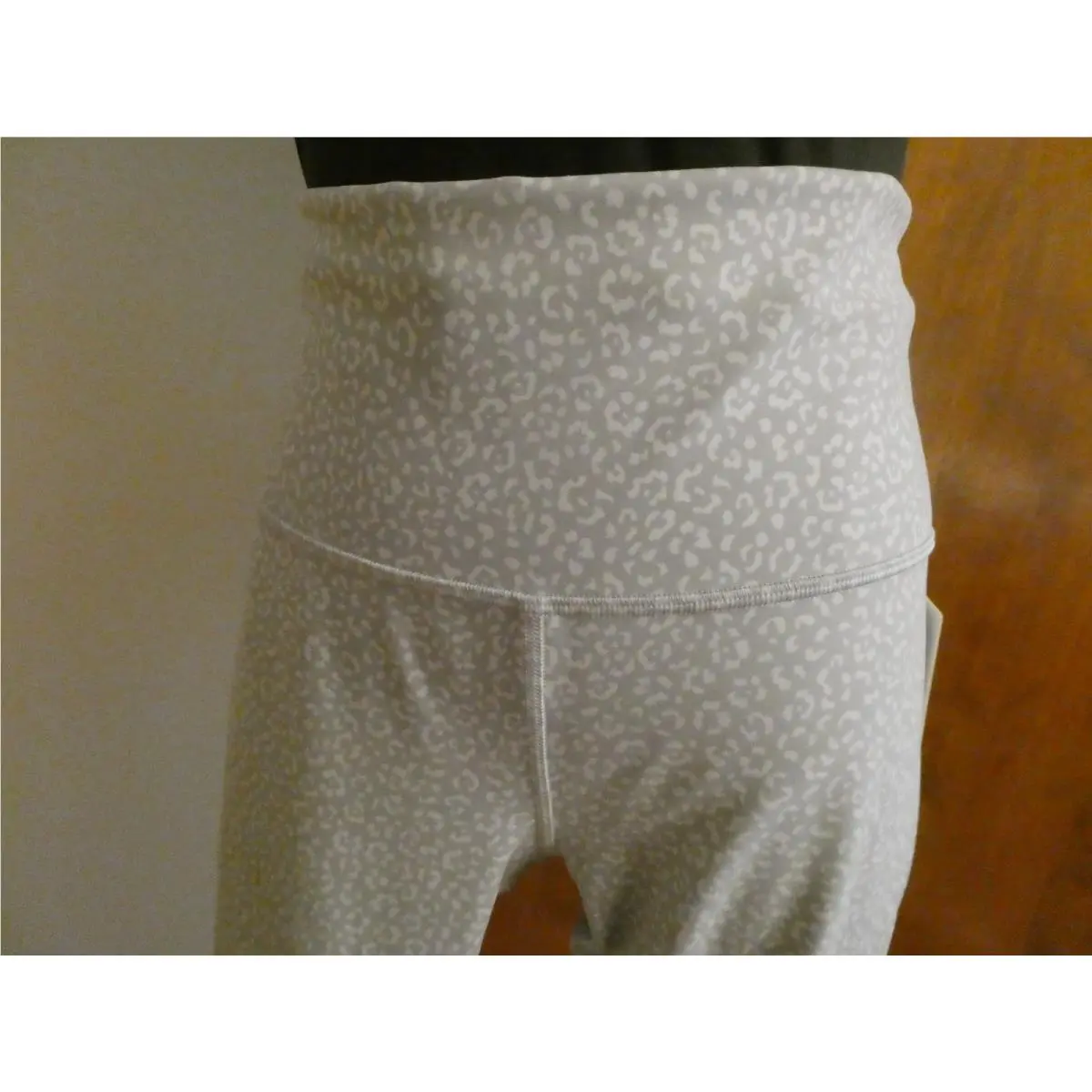 Lululemon clothing - Gray/White 3