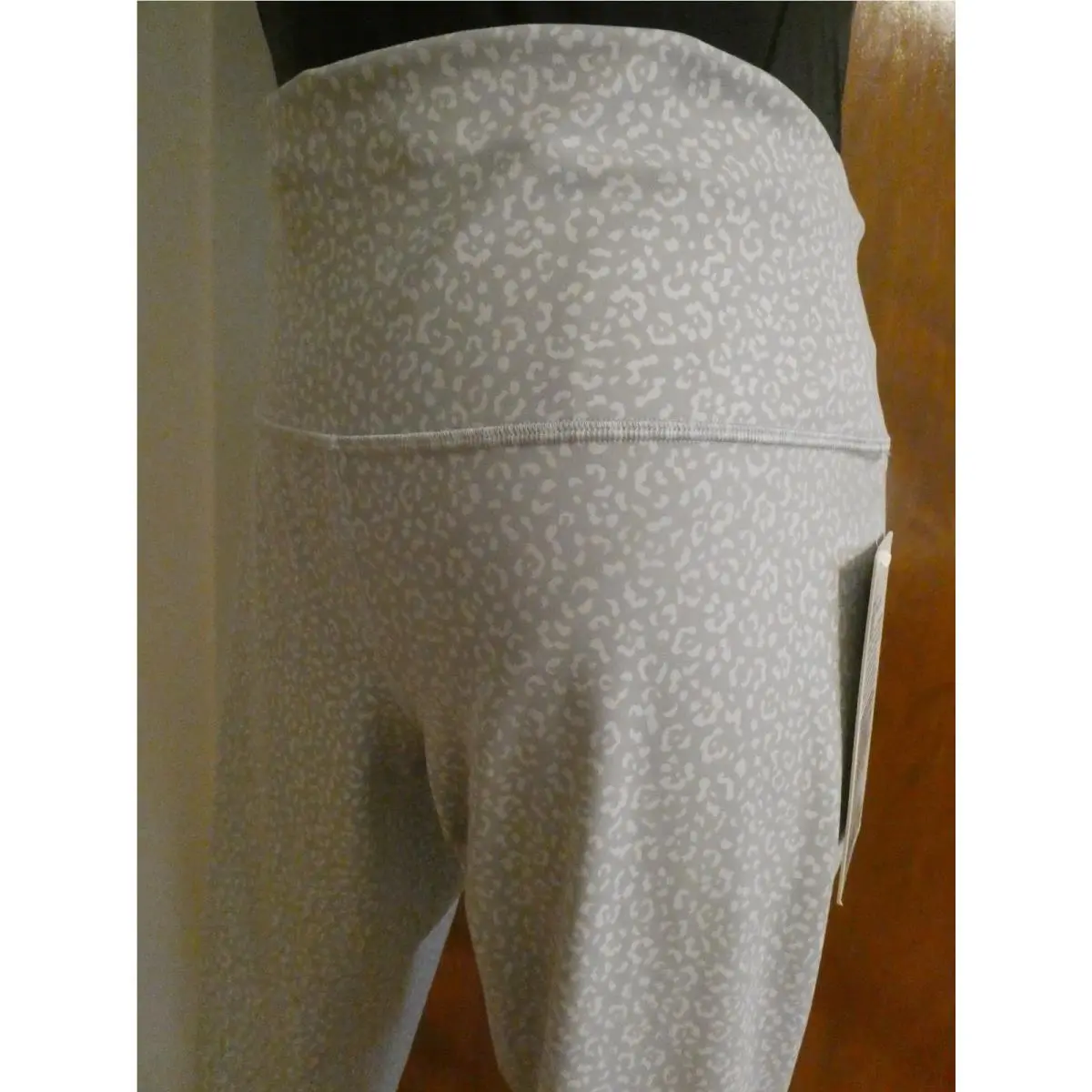 Lululemon clothing - Gray/White 6