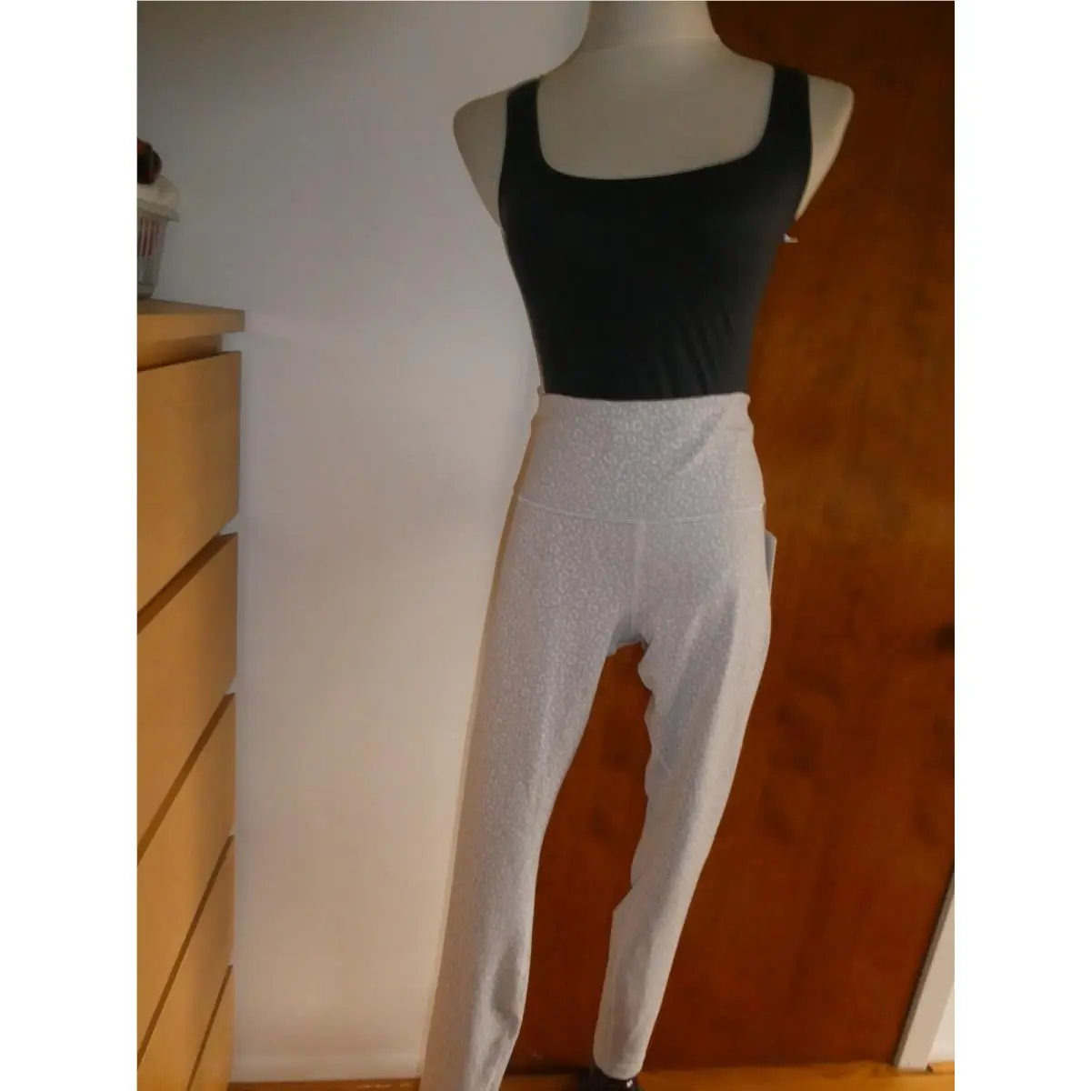 Lululemon clothing - Gray/White 17