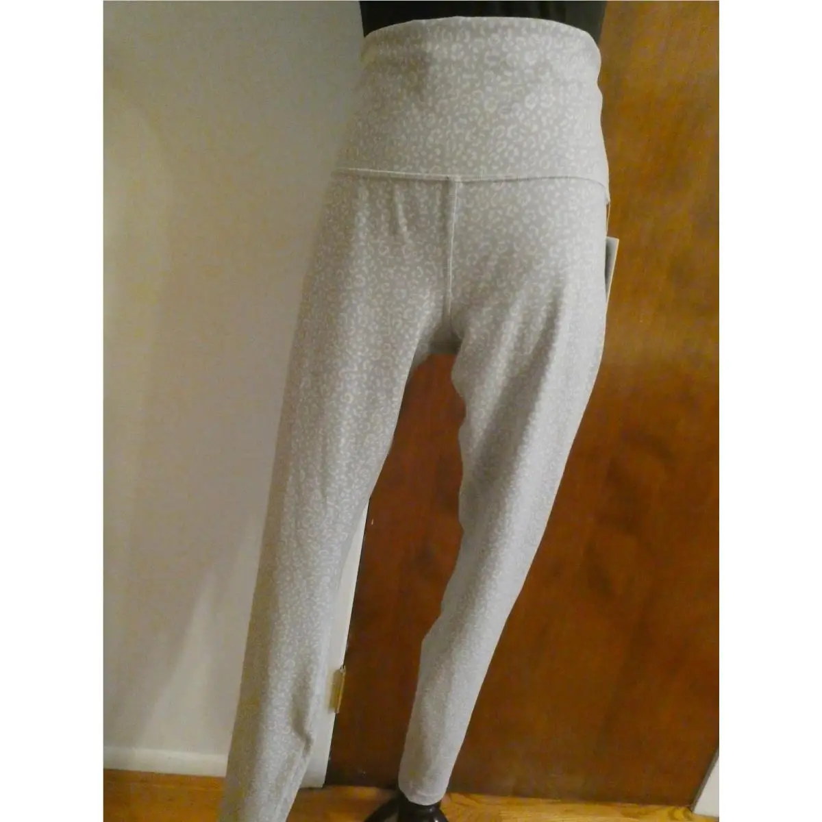 Lululemon clothing - Gray/White 18