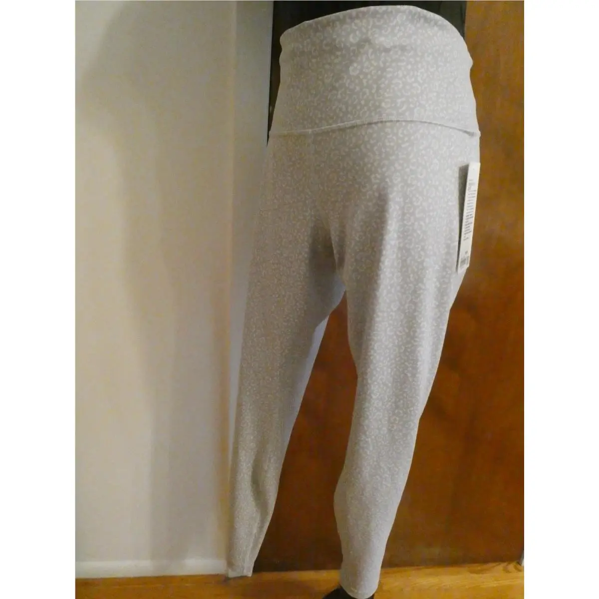 Lululemon clothing - Gray/White 23