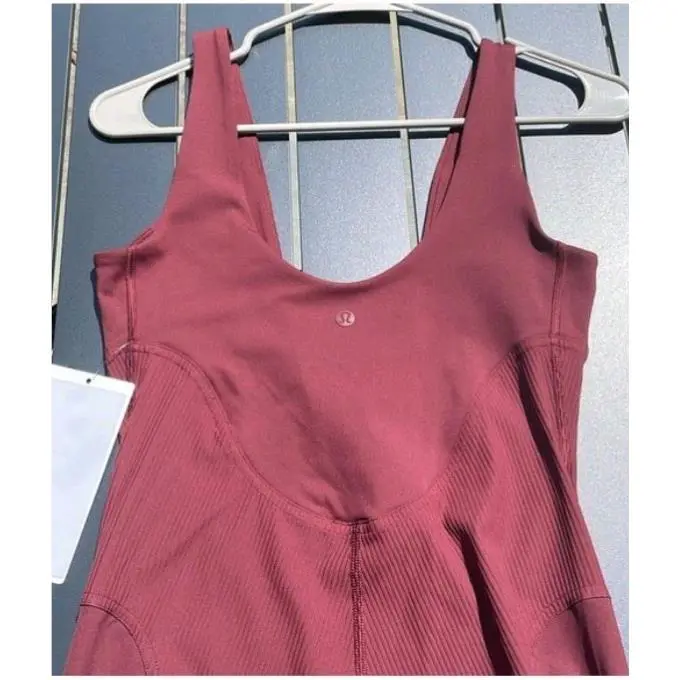 Lululemon clothing - maroon 4