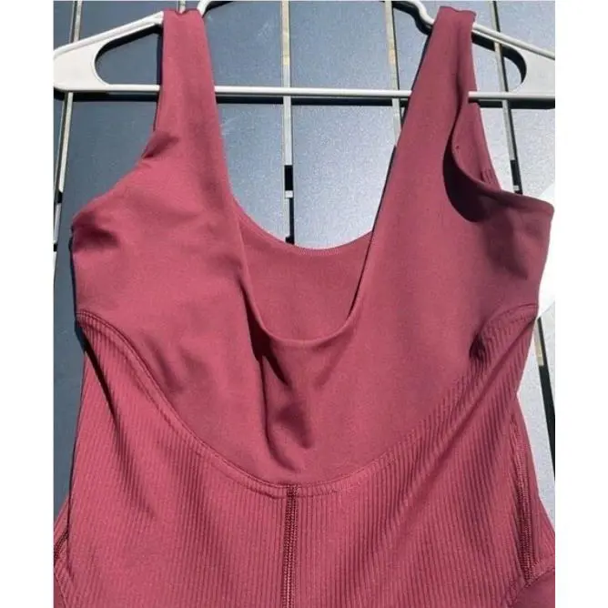 Lululemon clothing - maroon 6