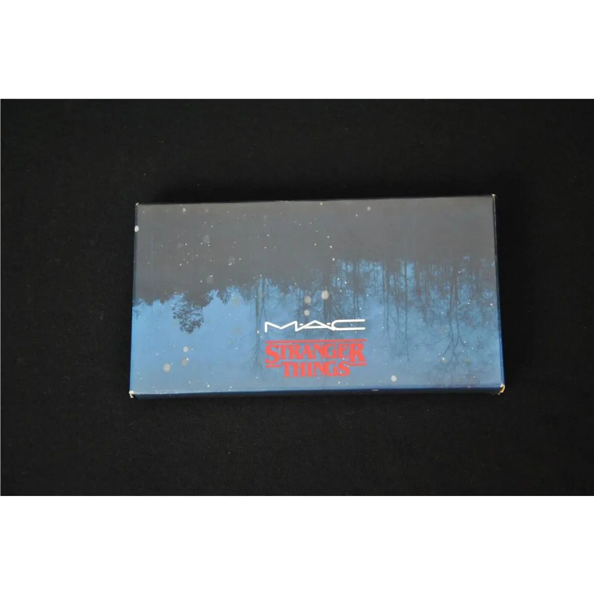 Mac Stranger Things The Void Eye Shadow 8 Palette 11024SS