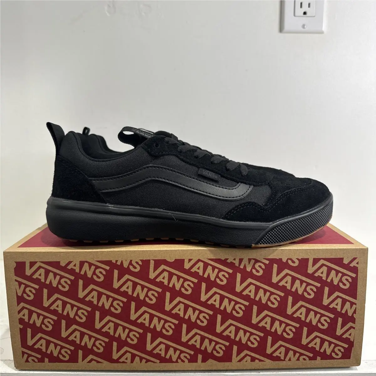 Vans shoes - VANS Range - Range - Black (UPC: 0196244709530) 1
