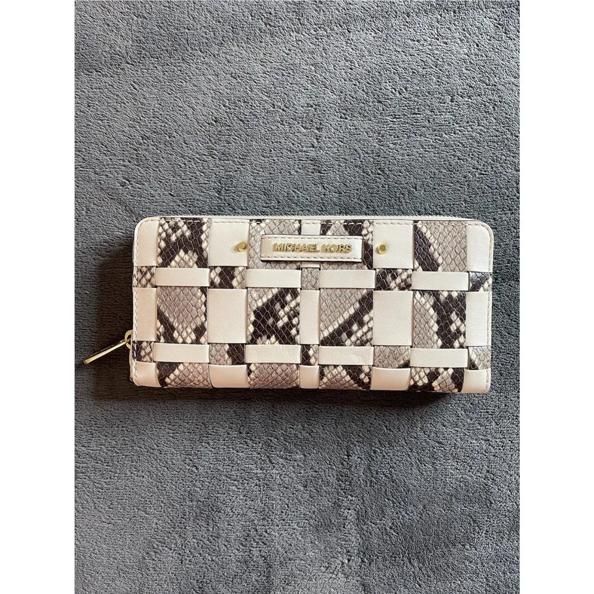 Michael Kors Vivian Travel Zip MK Wallet Phone Wristlet 32T6GVEE3N Ecru/natural