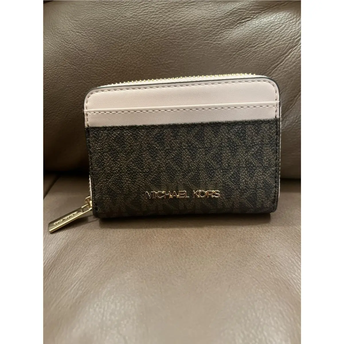 Michael Kors Wallet with Michael Kors Print Jet Set Travel Wallet ￼