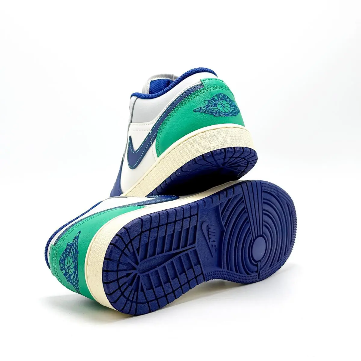 Nike shoes - Air Jordan 1 Low SE - Green 3