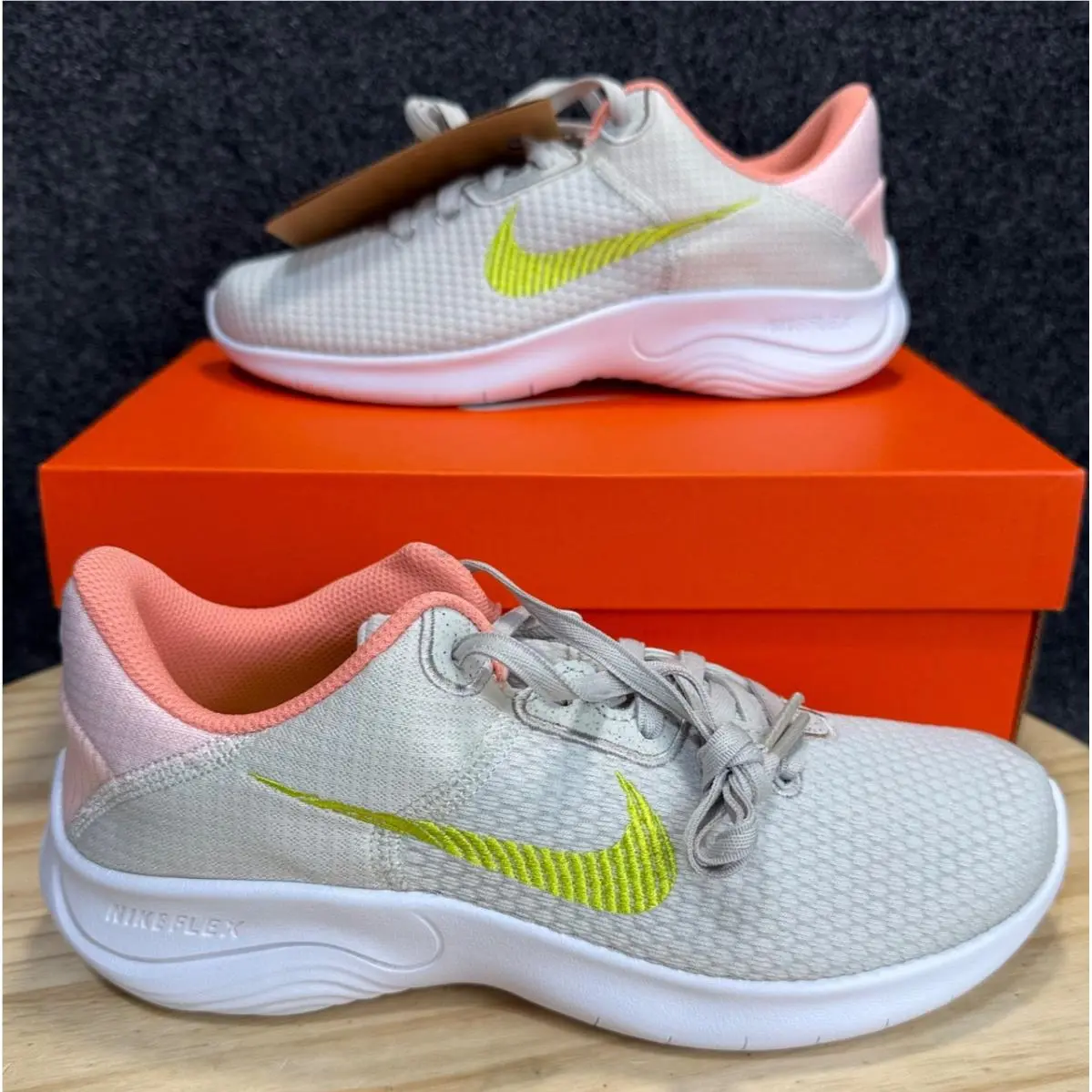 Nike Womens Flex Experience Run 11 NN Light Bone/atomic Green Sz7 DD9283 004