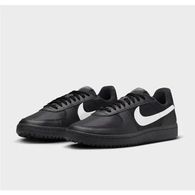 Nike shoes - Black 3