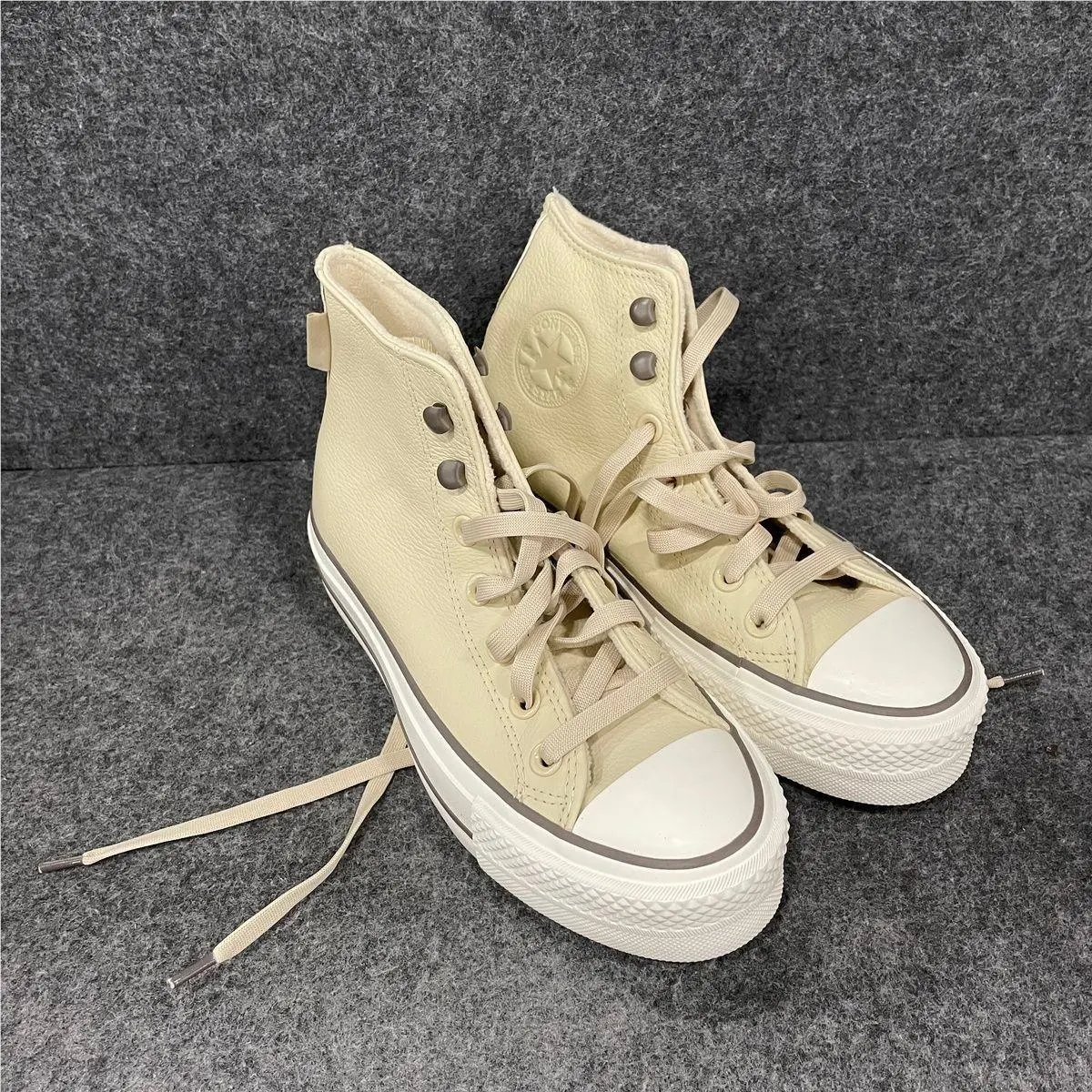 Converse Chuck Taylor All Star Lift High Top Shoe Women`s Size US 6