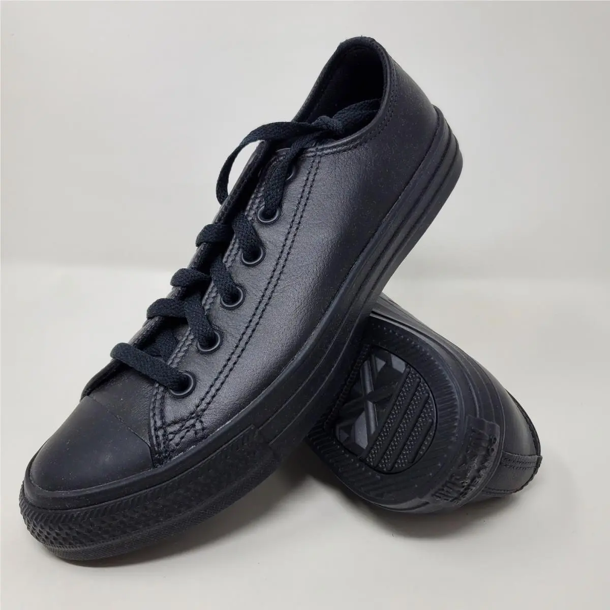 Converse Chuck Taylor Leather Ox Black Men`s Size 7 Women`s Size 9 135253C