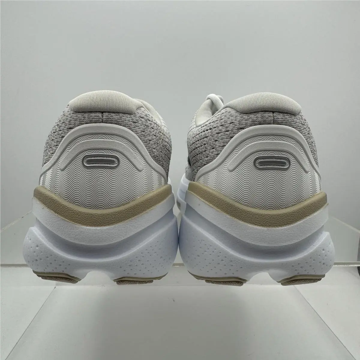 Brooks shoes - Brooks Ghost Max 2 - Ghost Max - 110431-1D-125 - White 3