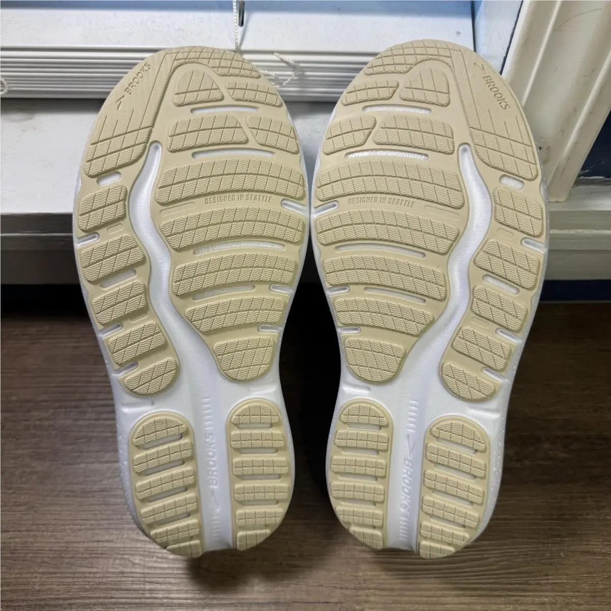Brooks shoes - Brooks Ghost Max 2 - Ghost Max - 110431-1D-125 - White 6