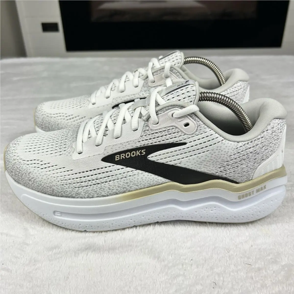 Brooks shoes - Brooks Ghost Max 2 - Ghost Max - 110431-1D-125 - Multicolor (UPC: 0195394548136) 1