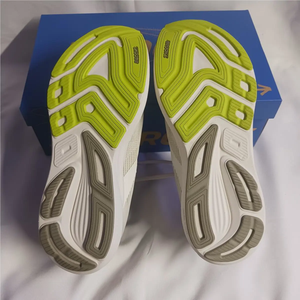 Brooks shoes - Brooks Revel 8 - Revel - Primer/Blackened Pearl (UPC: 195394684049) 1