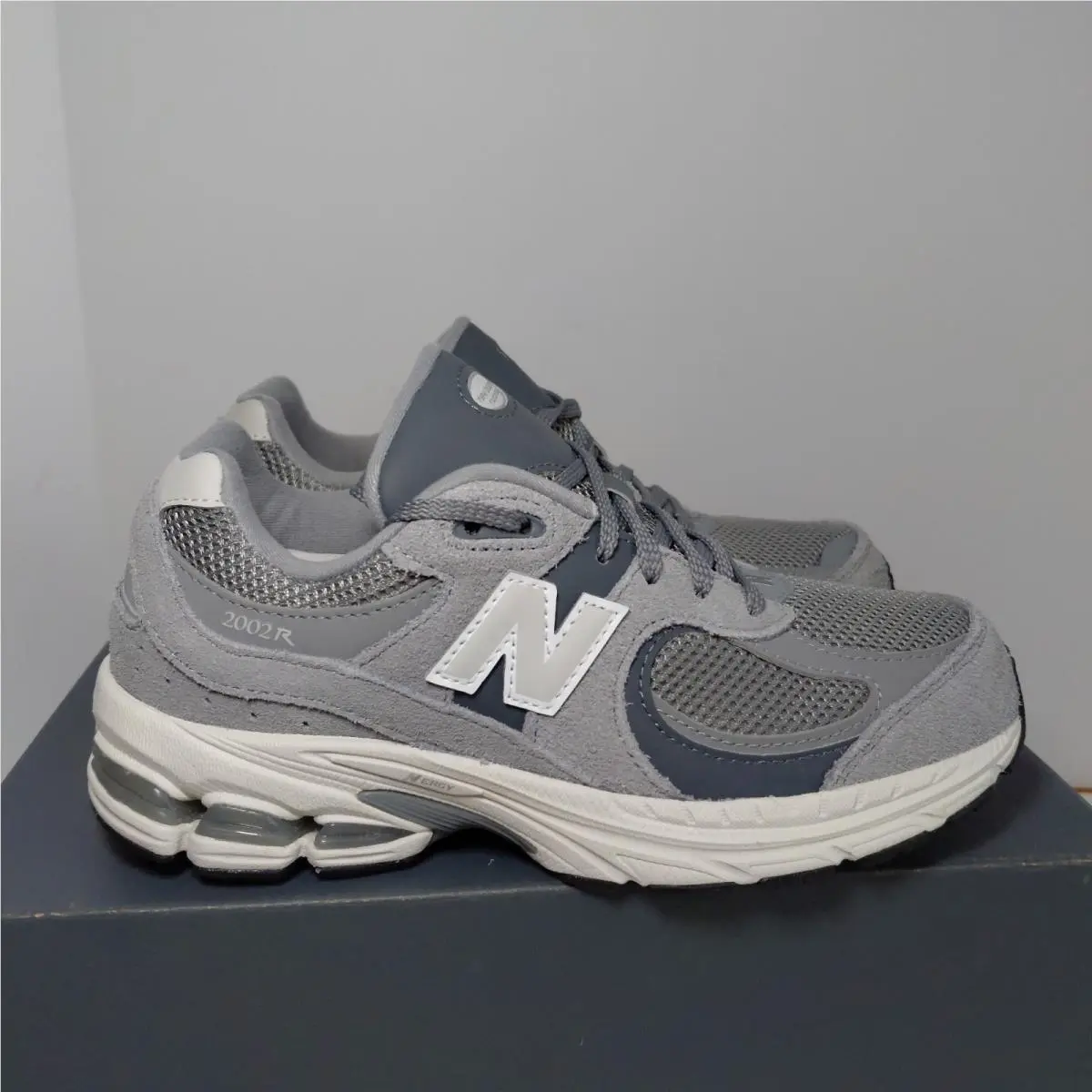 New Balance shoes - New Balance 2002 - GC2002ST - Gray 1